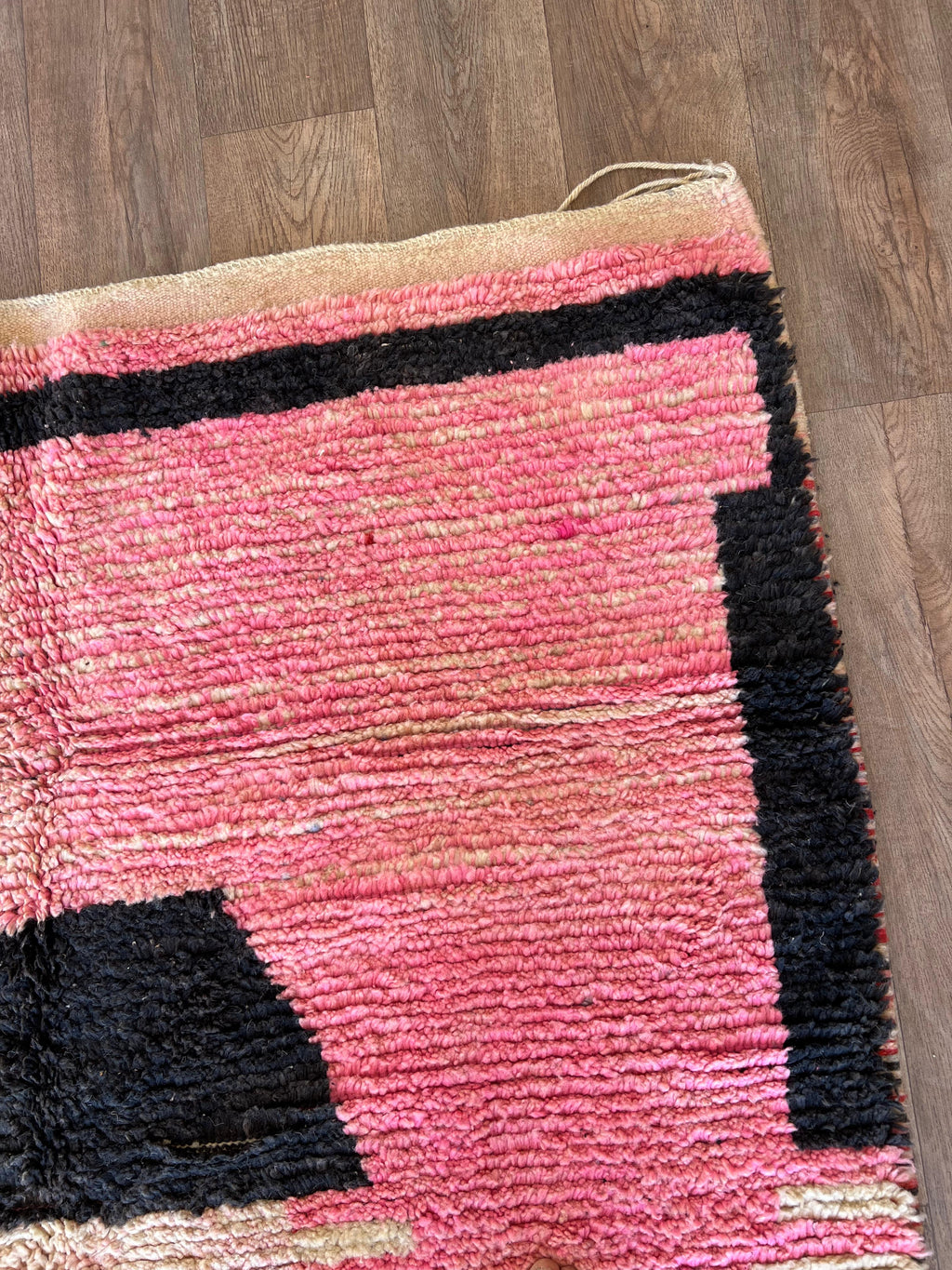 Unique Moroccan Boujad Rug , Vintage-Inspired Handwoven Berber Wool in Pink, Black & White , Bold Boho Statement Carpet , geometric carpet .