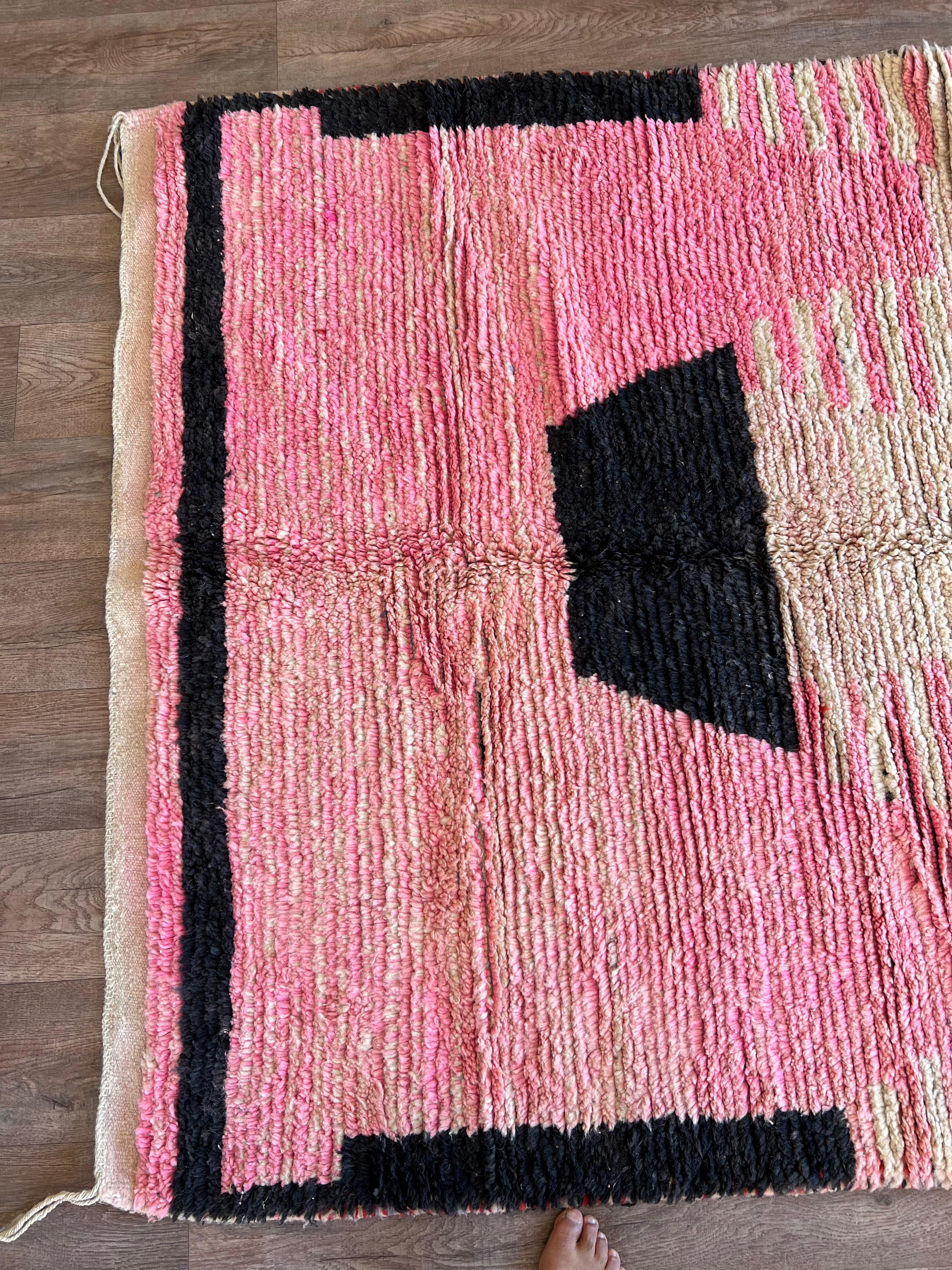 Unique Moroccan Boujad Rug , Vintage-Inspired Handwoven Berber Wool in Pink, Black & White , Bold Boho Statement Carpet , geometric carpet .