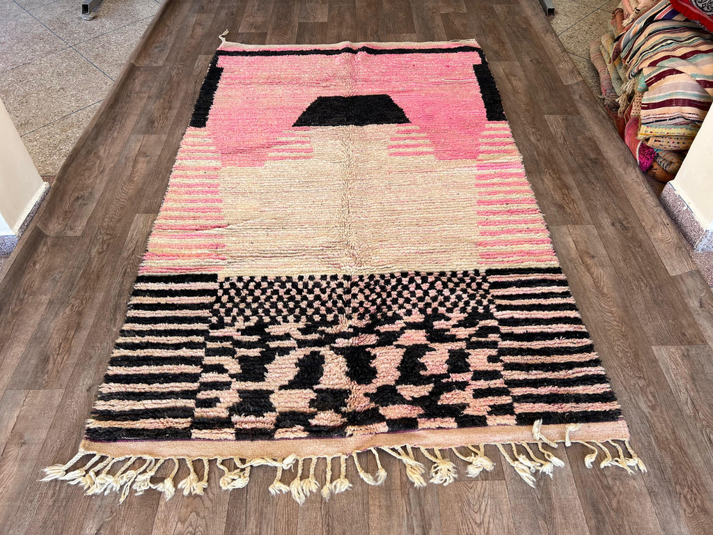 Unique Moroccan Boujad Rug , Vintage-Inspired Handwoven Berber Wool in Pink, Black & White , Bold Boho Statement Carpet , geometric carpet .